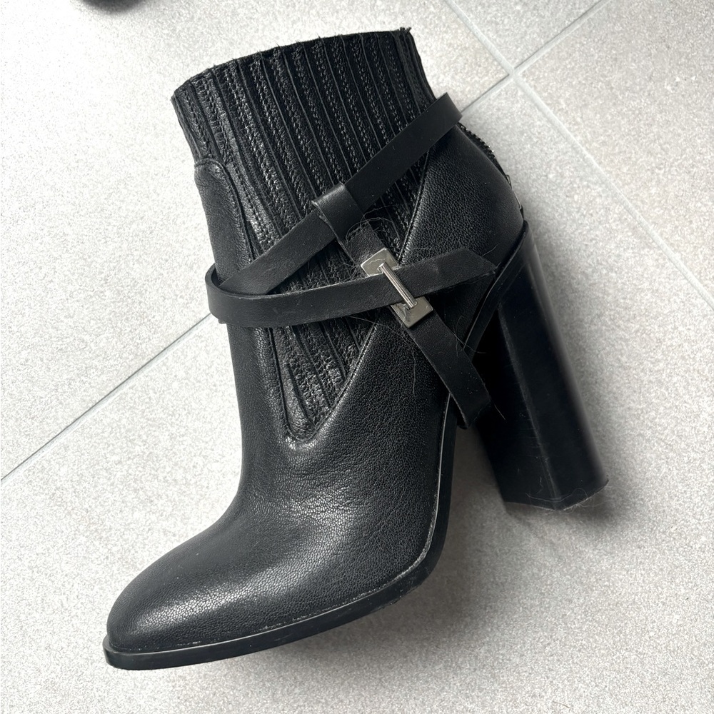 Versus by Versace Sz 7 black leather boots